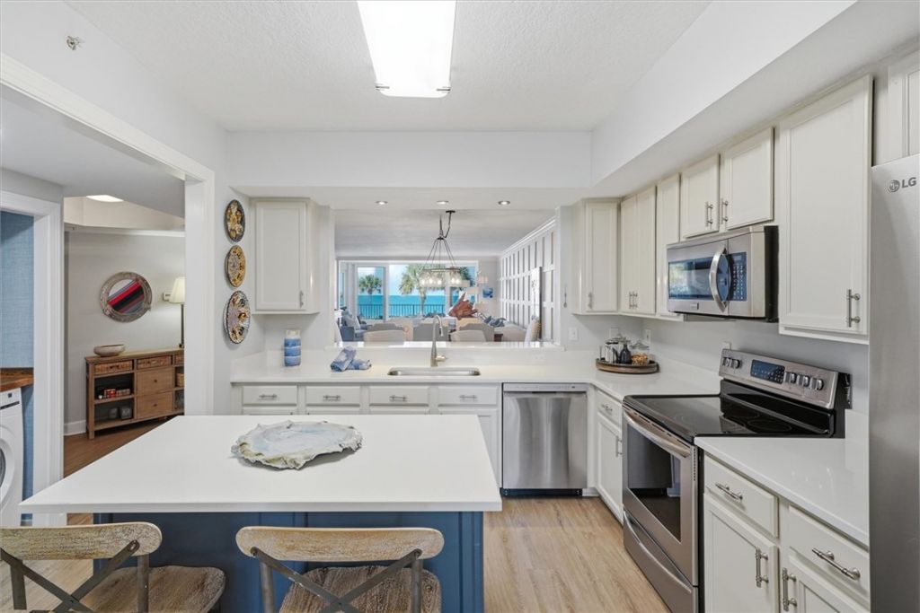 8866 S Sea Oaks Way, Unit 202, Vero Beach, FL 32963 Photo