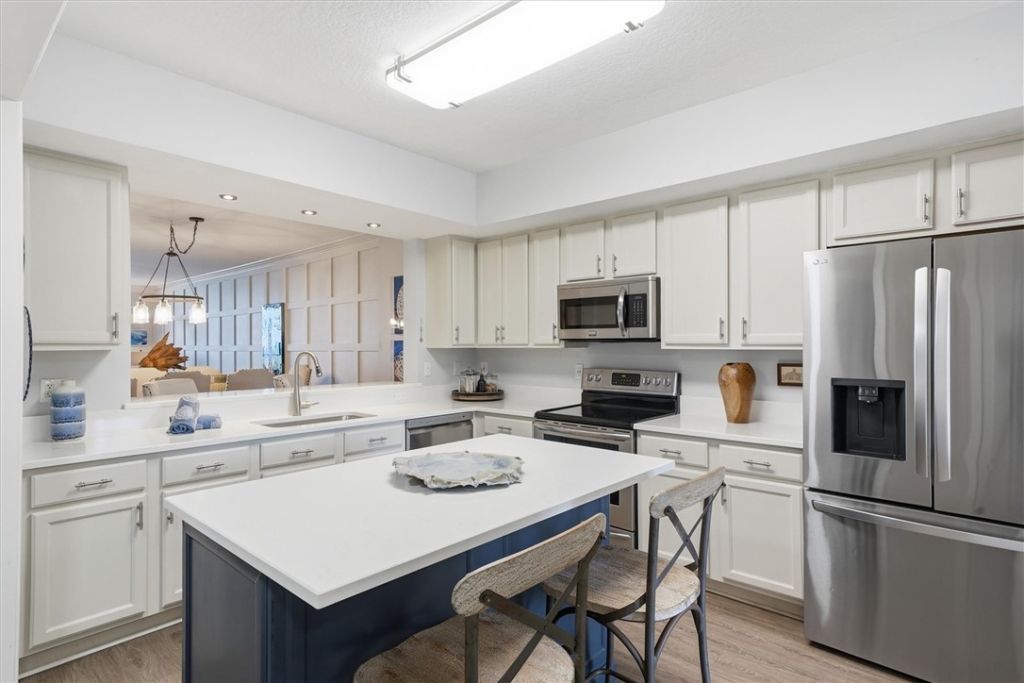 8866 S Sea Oaks Way, Unit 202, Vero Beach, FL 32963 Photo