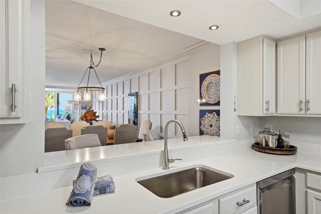 8866 S Sea Oaks Way, Unit 202, Vero Beach, FL 32963 Photo