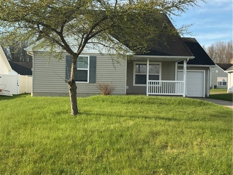 2823 Benford Lane, Youngstown, OH 44505 Photo 2