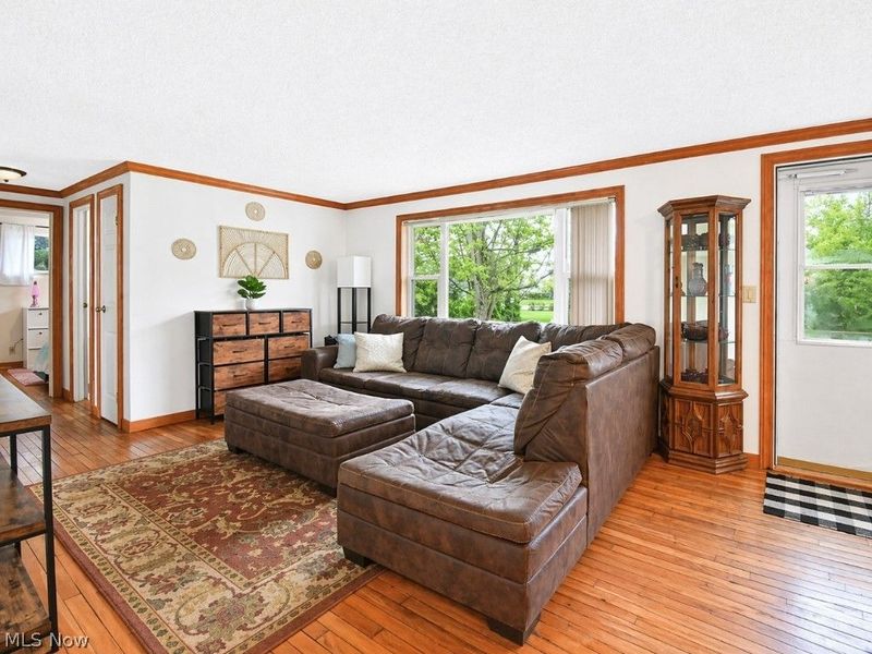 307 Hilltop Drive, Chardon, OH 44024 Photo 12