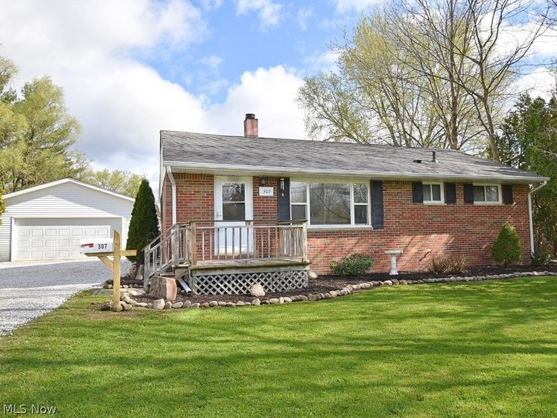 307 Hilltop Drive, Chardon, OH 44024 Photo 2
