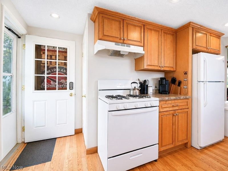 307 Hilltop Drive, Chardon, OH 44024 Photo 8