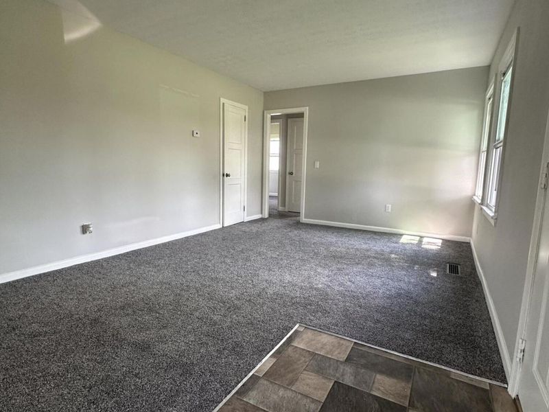 2050 S Hadley Road, Springfield, OH 45505 Photo 3