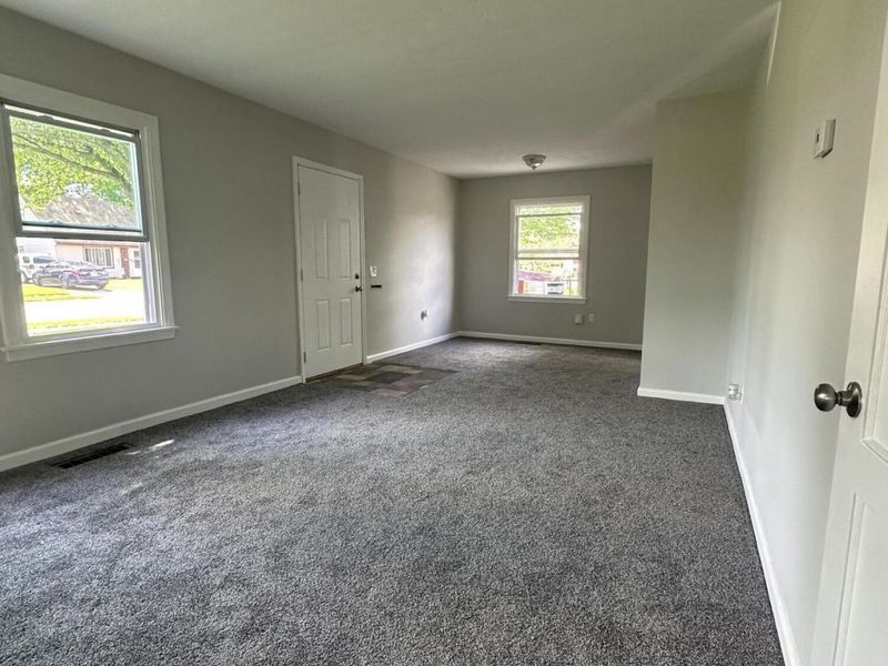 2050 S Hadley Road, Springfield, OH 45505 Photo 4