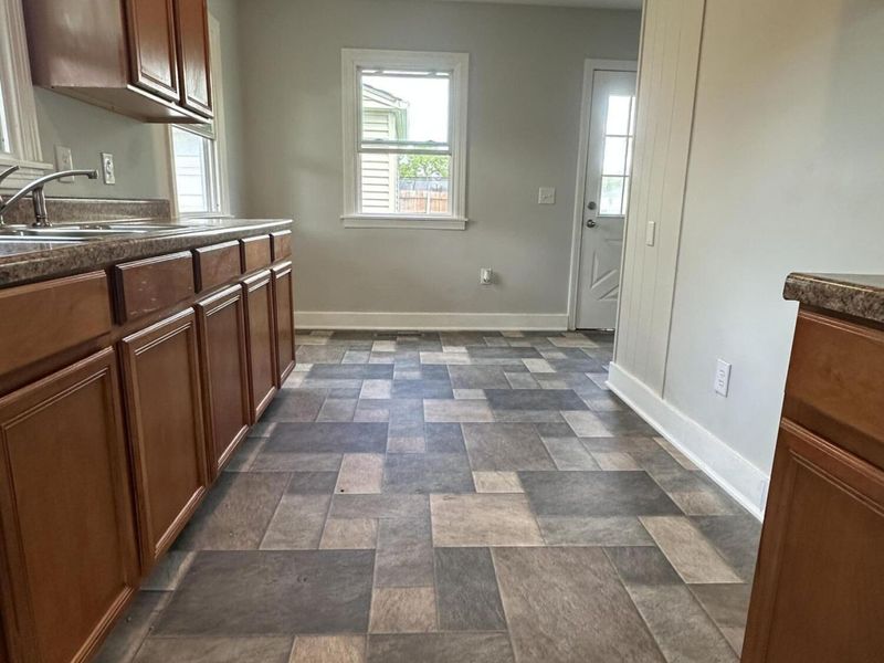 2050 S Hadley Road, Springfield, OH 45505 Photo 6