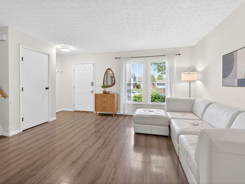 988 Bright Star Court, Columbus, OH 43228 Photo 10