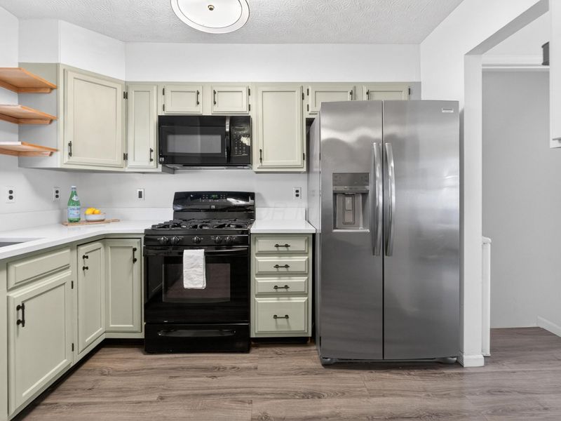 988 Bright Star Court, Columbus, OH 43228 Photo 12