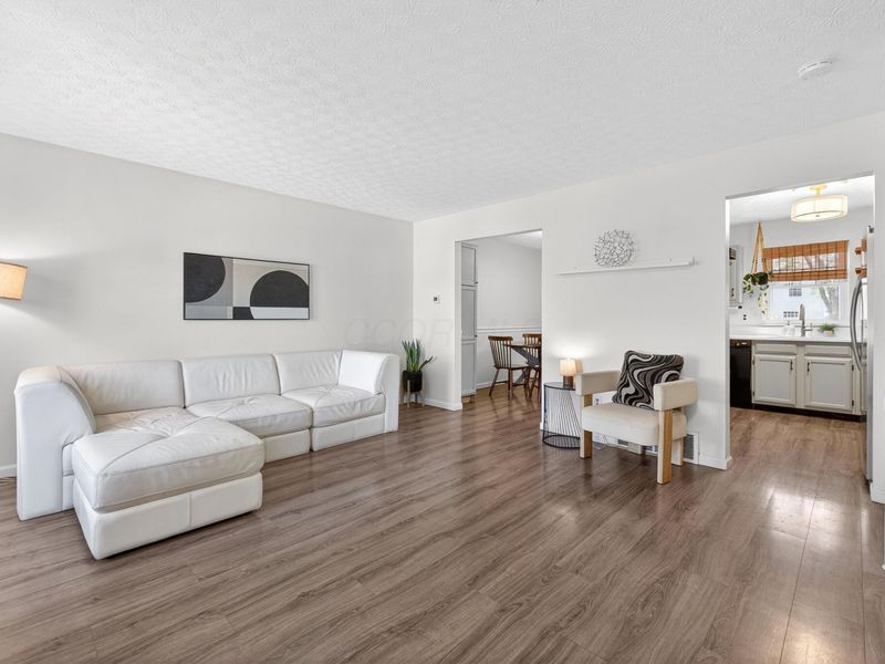 988 Bright Star Court, Columbus, OH 43228 Photo 6