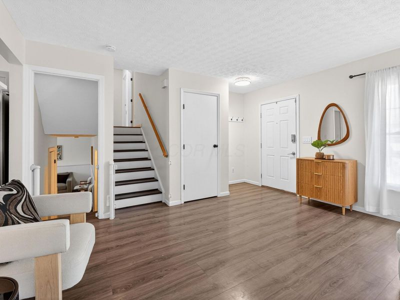 988 Bright Star Court, Columbus, OH 43228 Photo 9