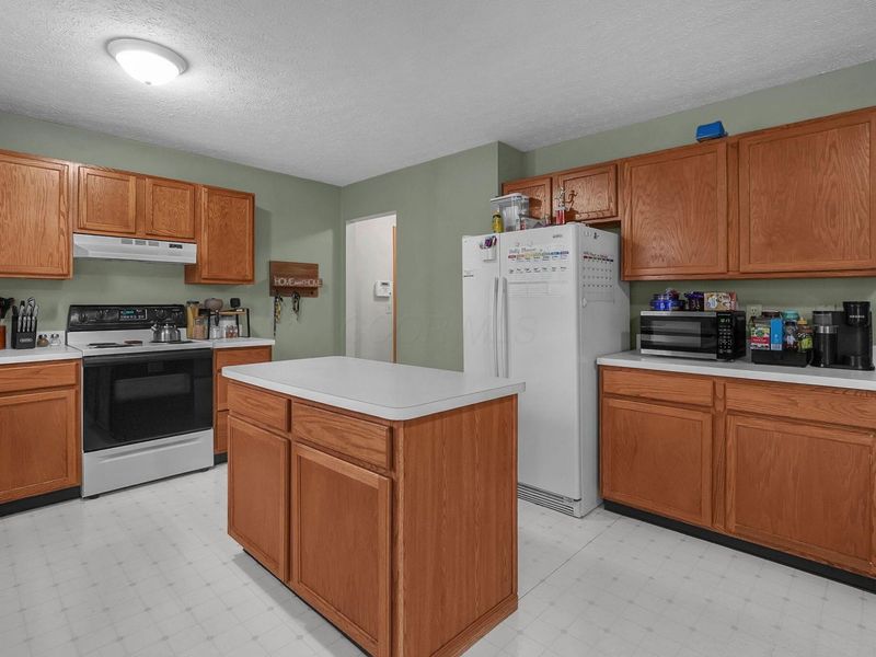 6809 Kristins Cove Lane, Canal Winchester, OH 43110 Photo 10