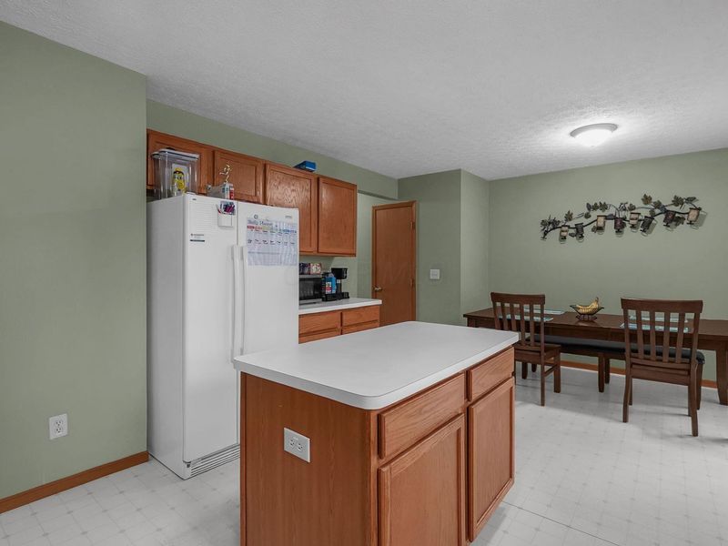 6809 Kristins Cove Lane, Canal Winchester, OH 43110 Photo 11