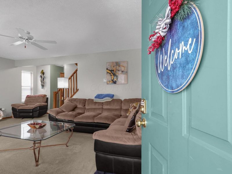 6809 Kristins Cove Lane, Canal Winchester, OH 43110 Photo 4