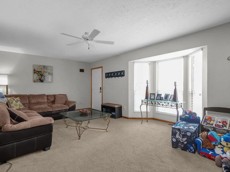 6809 Kristins Cove Lane, Canal Winchester, OH 43110 Photo 6