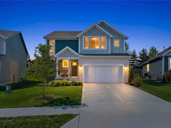 9017 SW 9th Street, Blue Springs, MO 64064