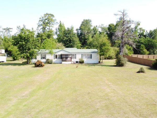 4070 Mccall Lane , Marianna, FL 32448