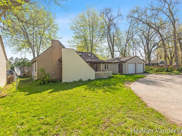 3012 Longstreet Avenue SW, Wyoming, MI 49509