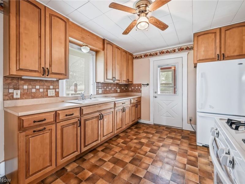 1224 Buena Vista Avenue NE, Warren, OH 44483 Photo 9