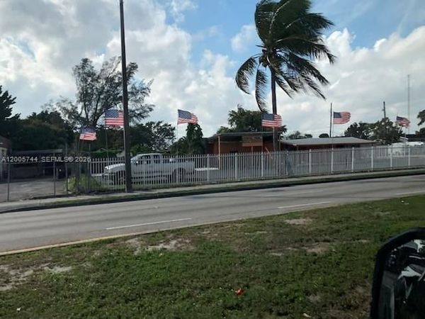 5960 NW 27th Ave , Miami, FL 33142