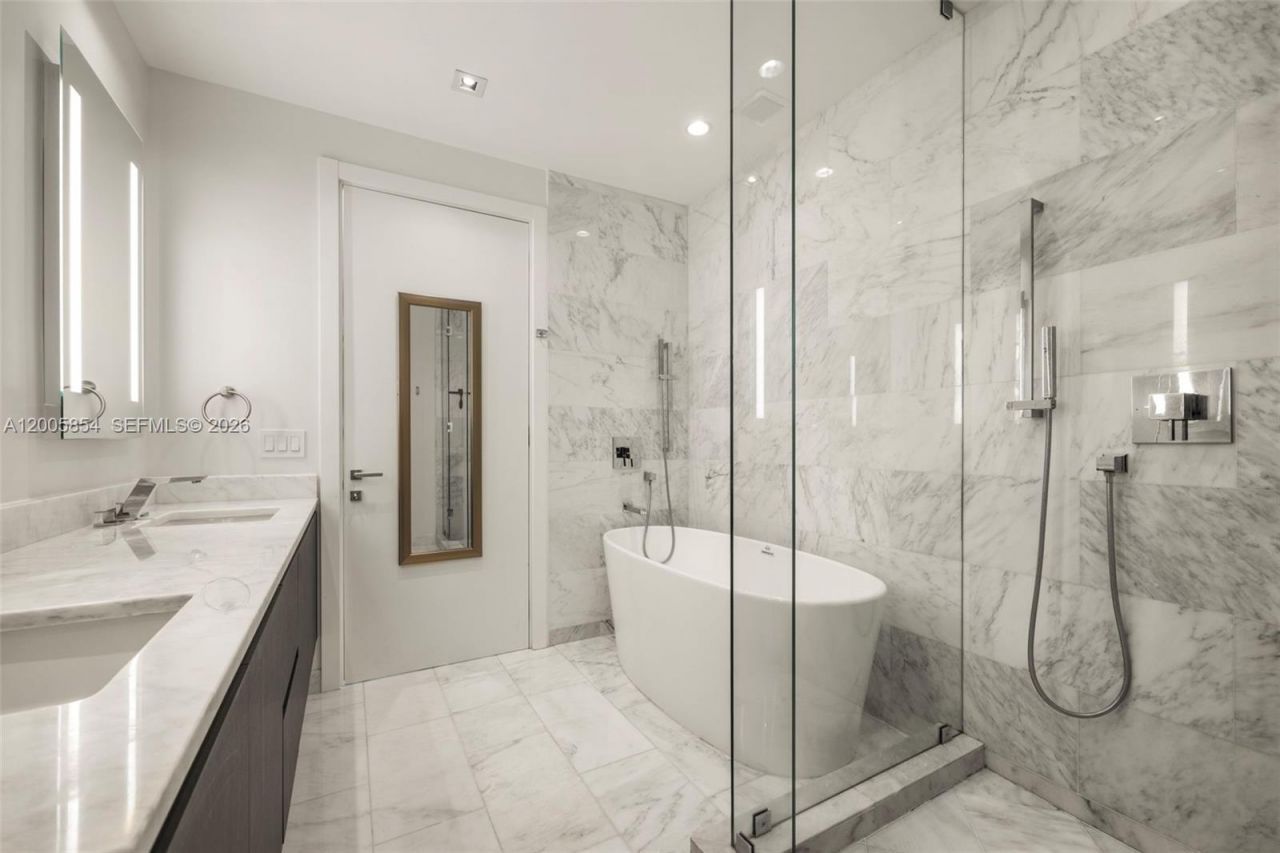 1451 Brickell Ave, Unit 4002, Miami, FL 33131 Photo