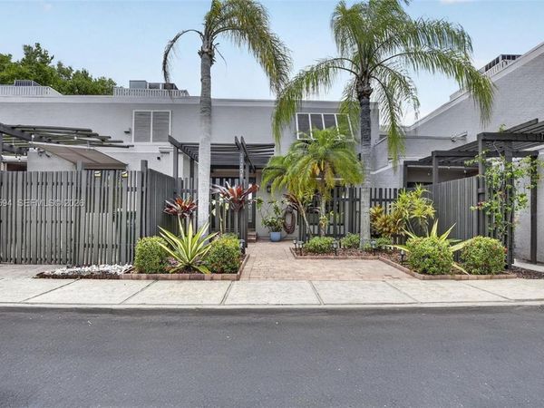 11254 NW 15th Ct , Pembroke Pines, FL 33026