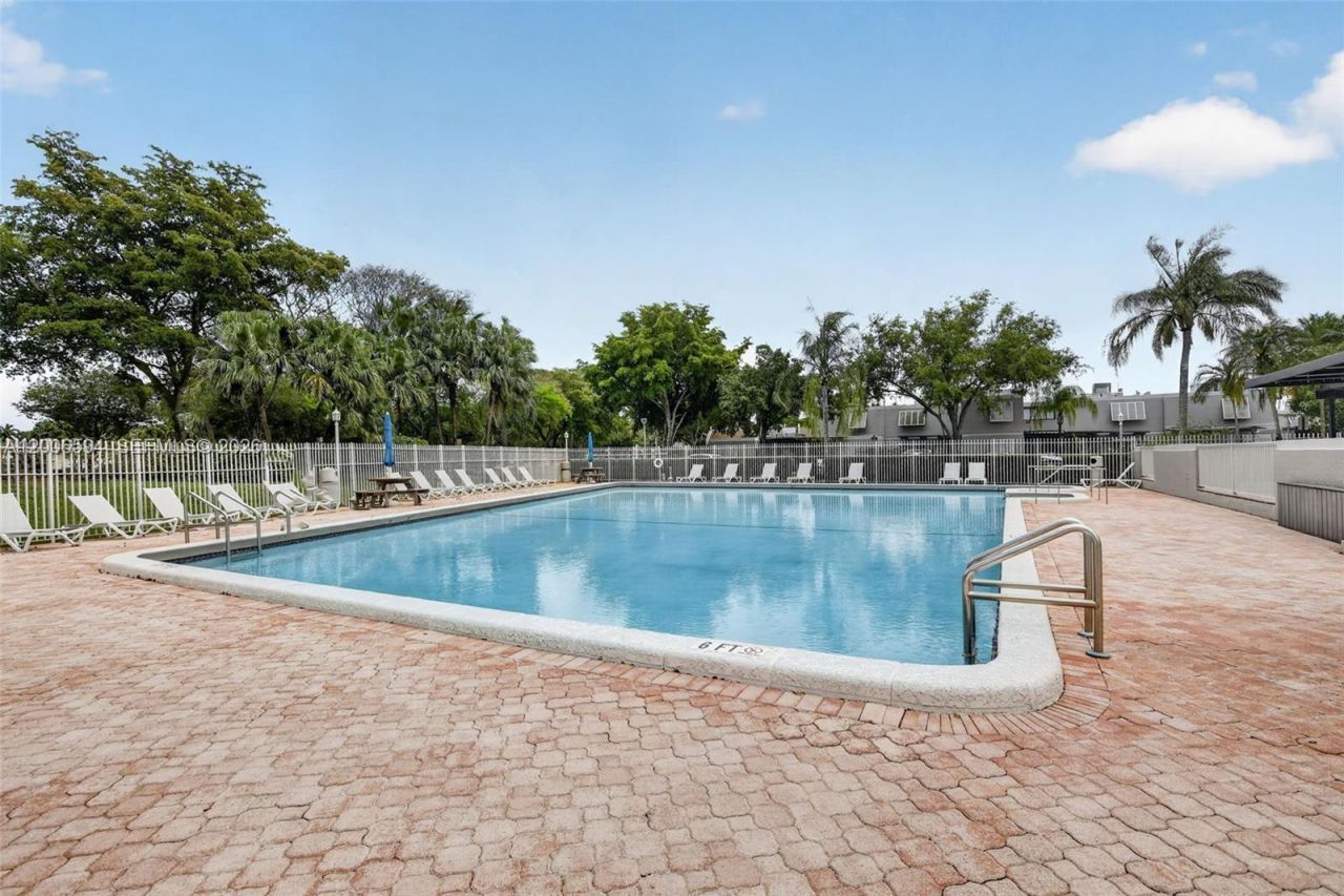 11254 NW 15th Ct, Pembroke Pines, FL 33026 Photo