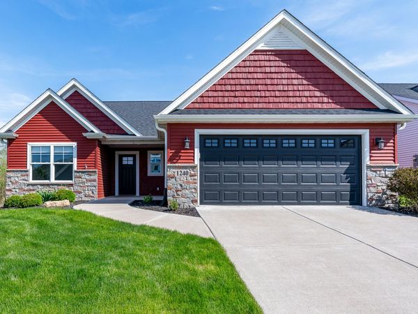 1240 Olde Brandy Lane, Davenport, IA 52807