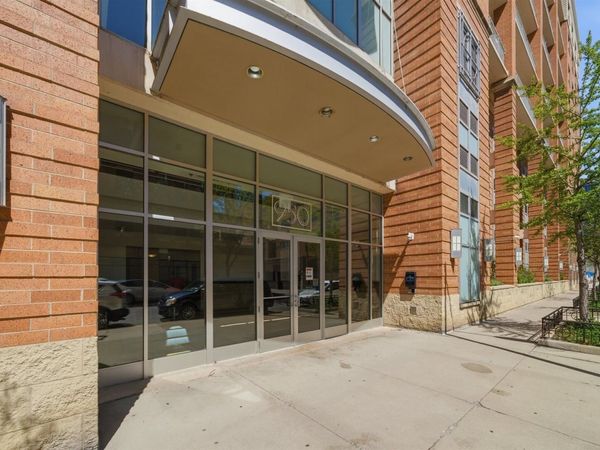 950 W Monroe Street, Unit 710, Chicago, IL 60607