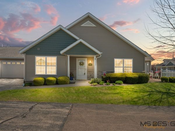 2105 Waterbury Lane W, Unit 2105, Sycamore, IL 60178