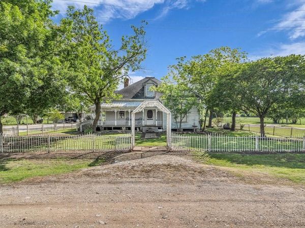 421 N Huey Avenue W, Mount Calm, TX 76673