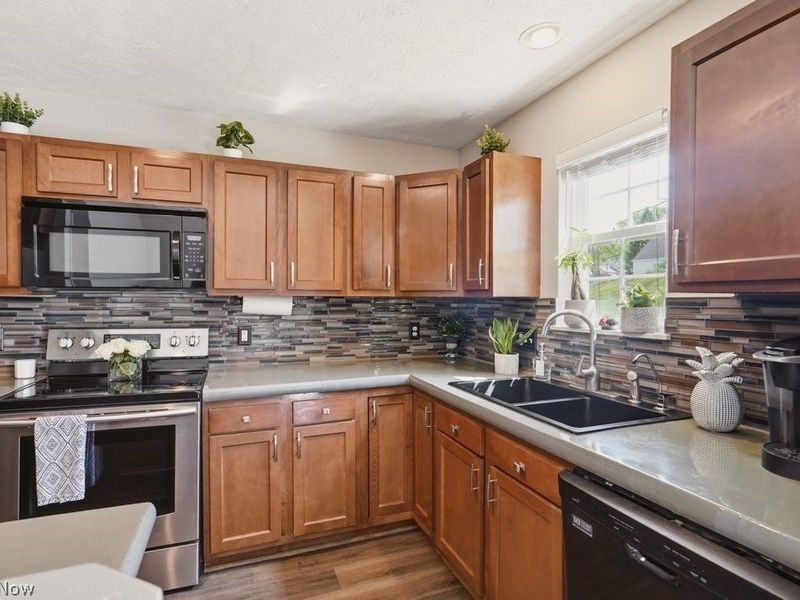307 Teal Circle, Coventry, OH 44319 Photo 4