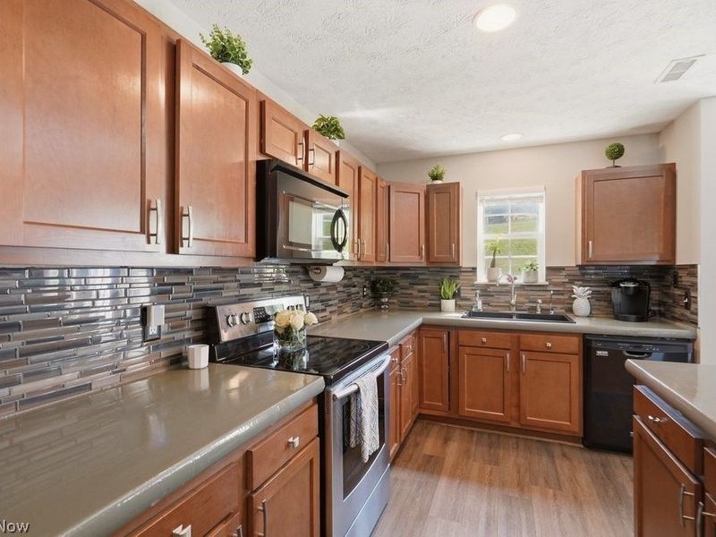307 Teal Circle, Coventry, OH 44319 Photo 5