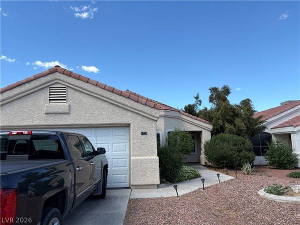 6720 Silvery Avenue , Las Vegas, NV 89108