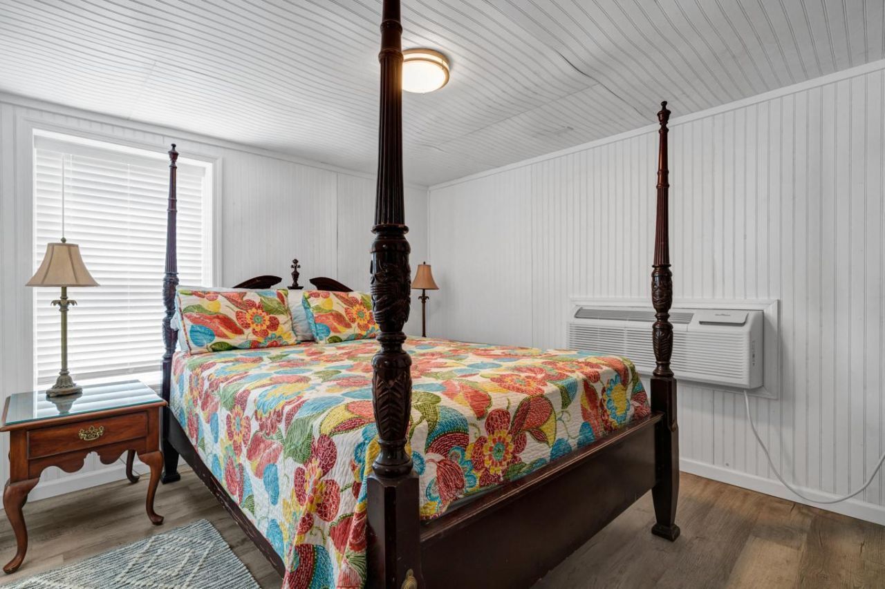 610 Palmetto Boulevard Photo 36