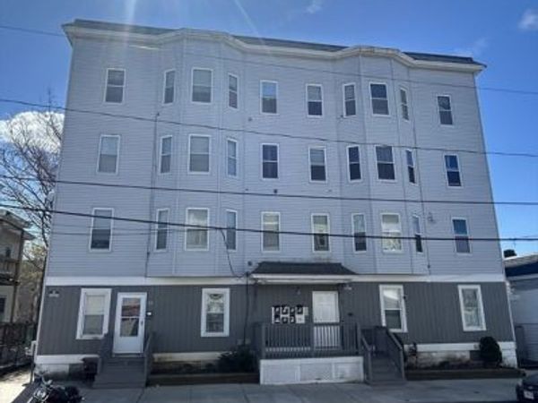 11 Lilley Ave, Lowell, MA 01850