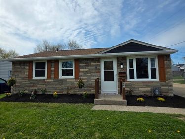 42 Glendale Lane , Buffalo, NY 14225