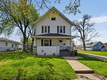 440 8th St, Marion, IA 52302