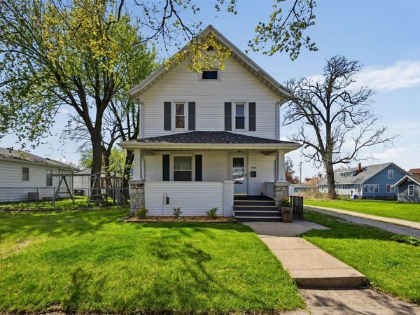 440 8th St , Marion, IA 52302