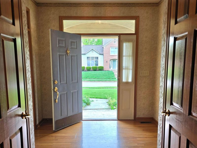 303 Fallriver Drive , Reynoldsburg, OH 43068 Photo 6