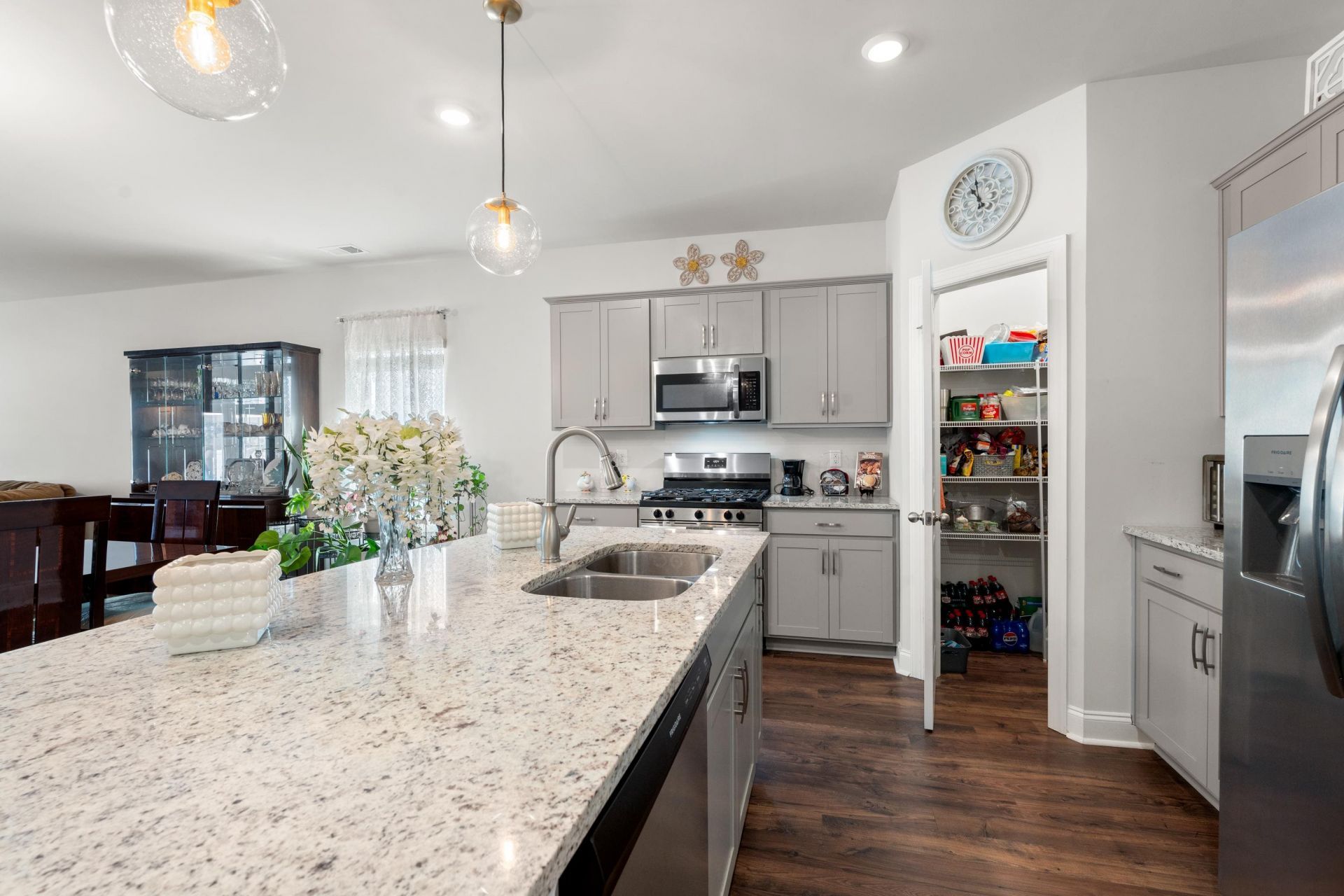 2477 Campton Loop  Photo 6