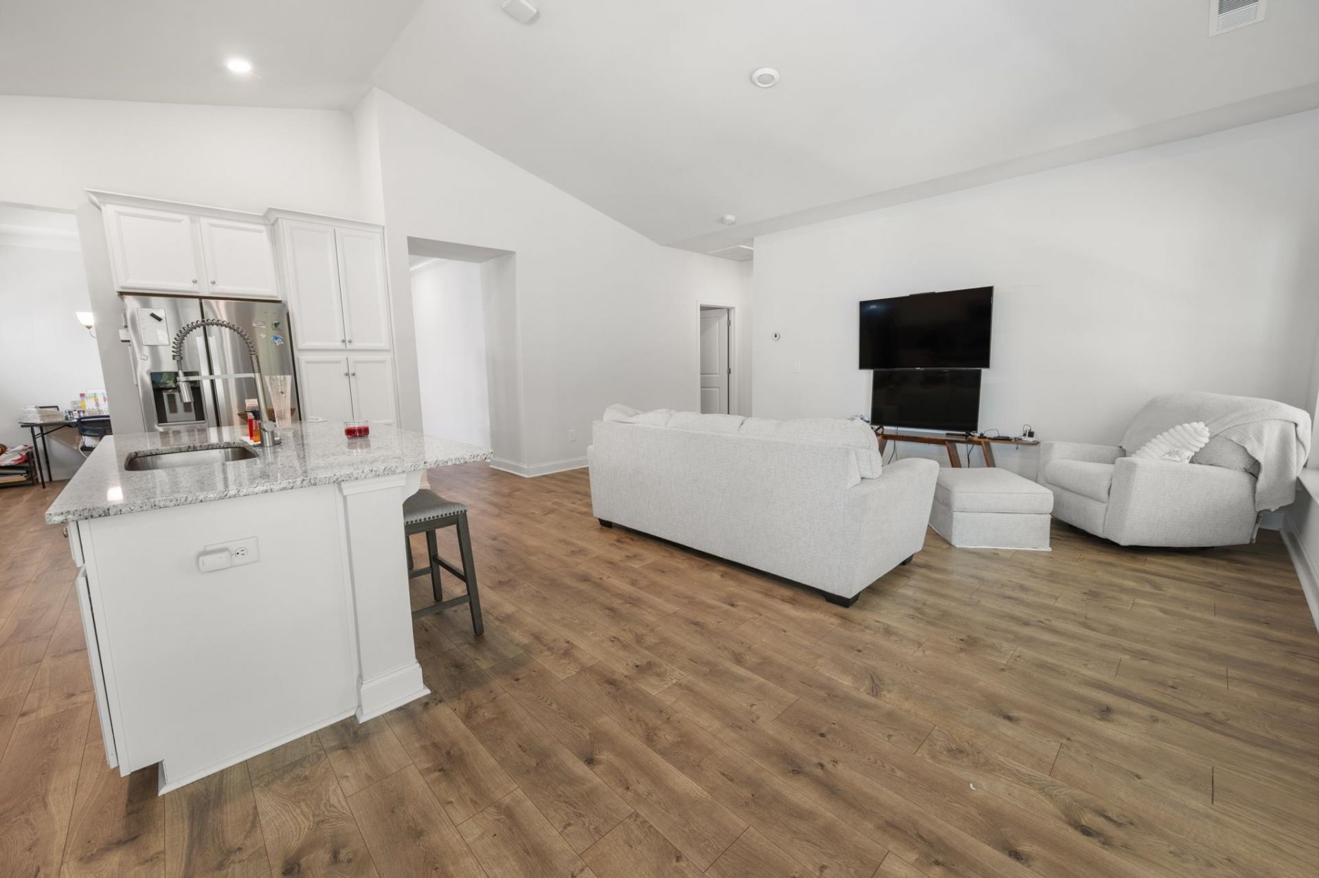 2618 Goldfinch Dr. Photo 4