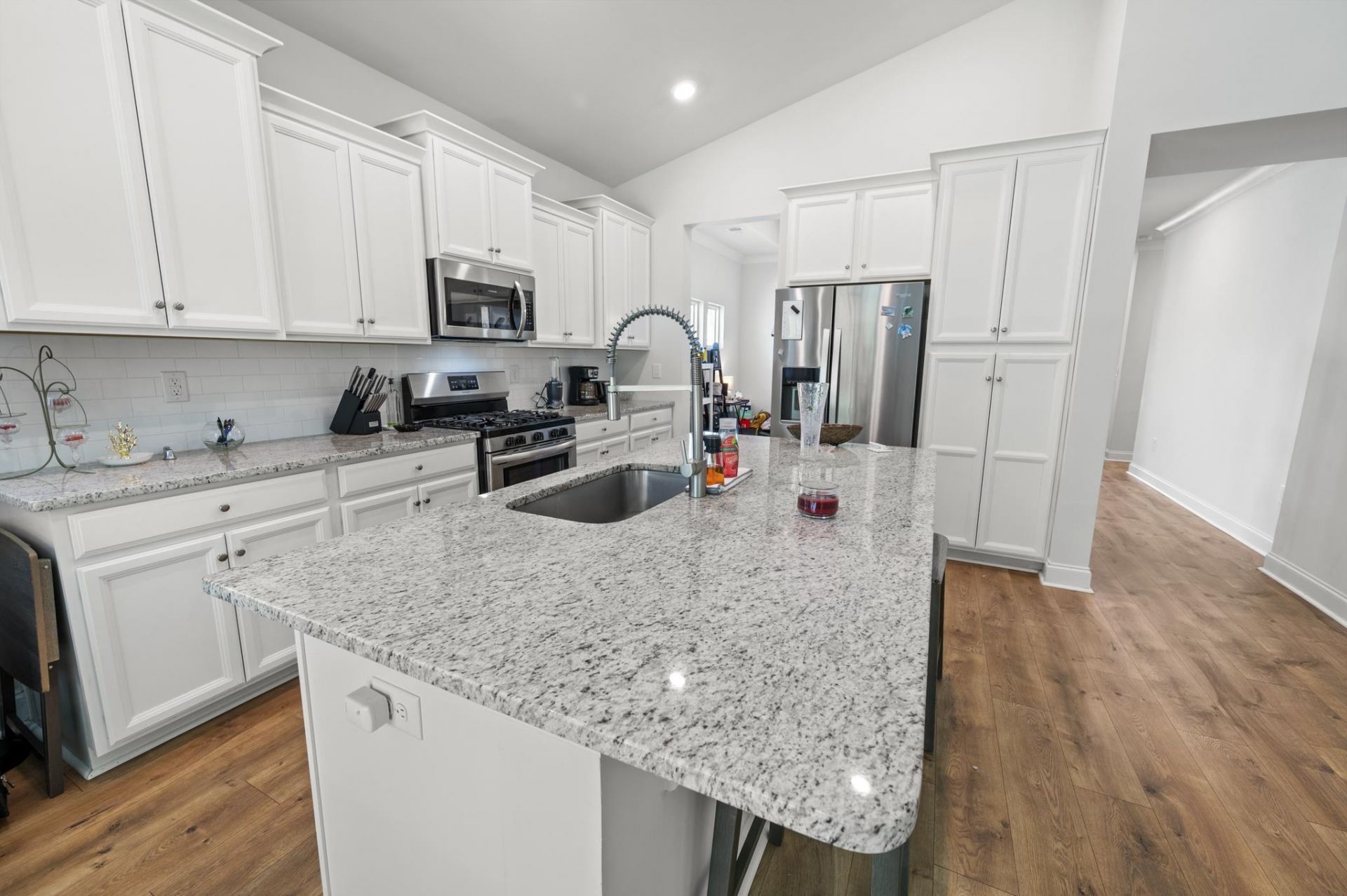 2618 Goldfinch Dr. Photo 6