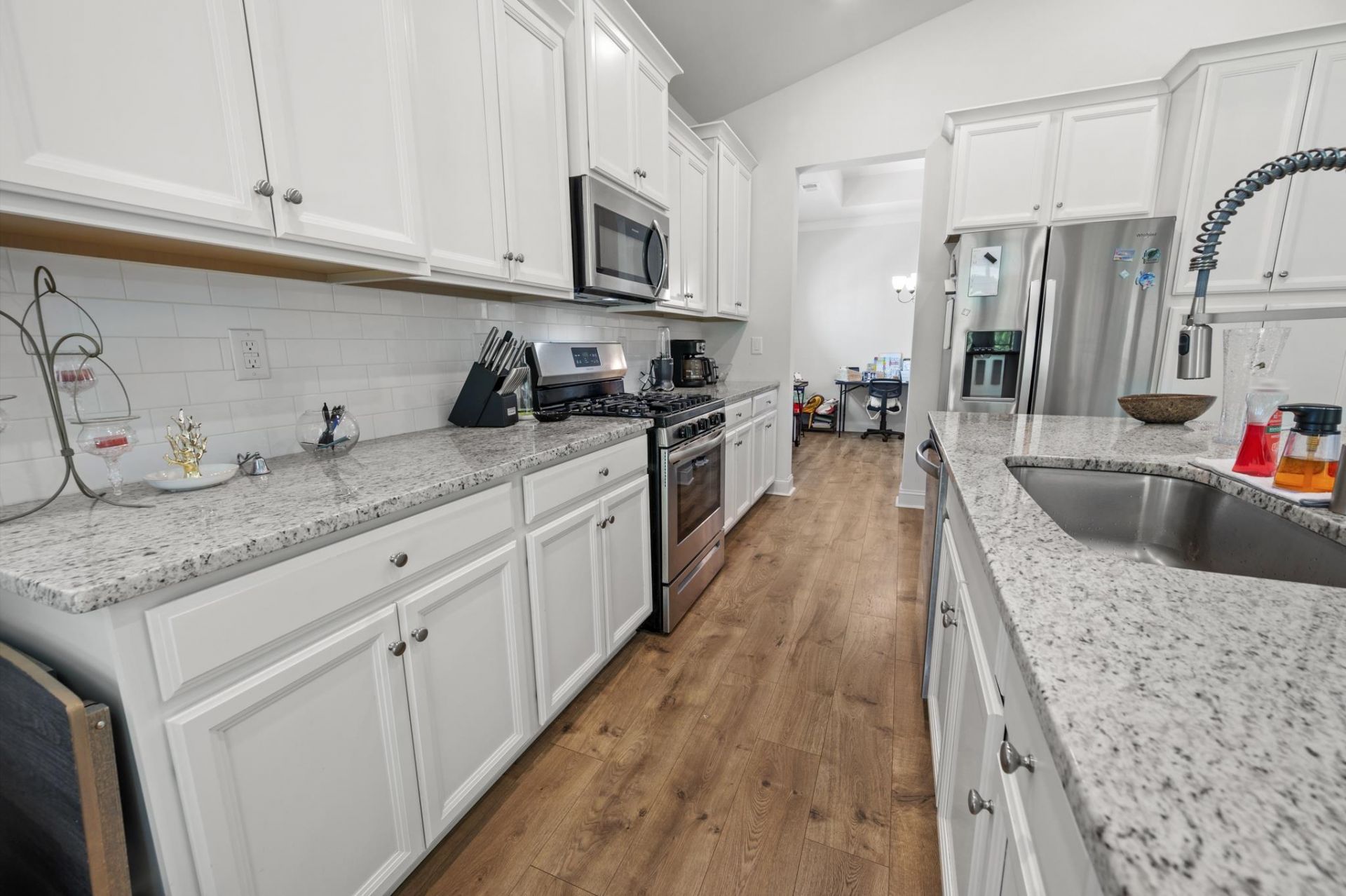 2618 Goldfinch Dr. Photo 7