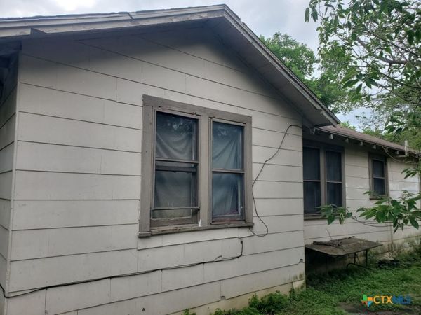 702 N Orchard Avenue , Cameron, TX 76520