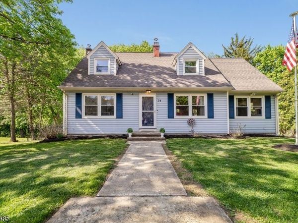 24 High St, Bloomsbury, NJ 08804