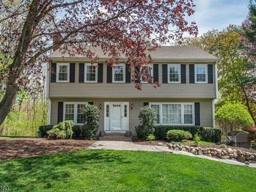 19 Bedford Rd, Mahwah, NJ 07430
