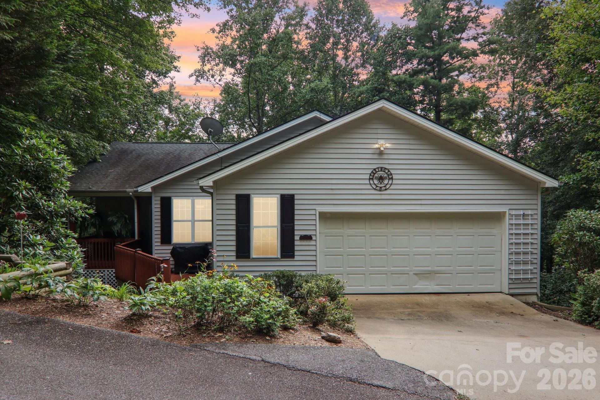 702 Cinnamon Way, Flat Rock, NC 28731 Main Photo