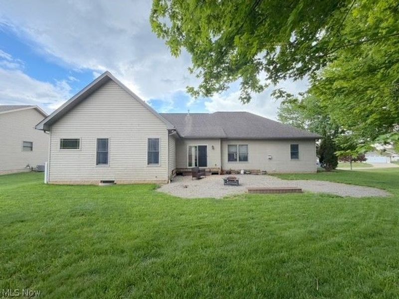 611 Parkdale Drive, Dover, OH 44622 Photo 2