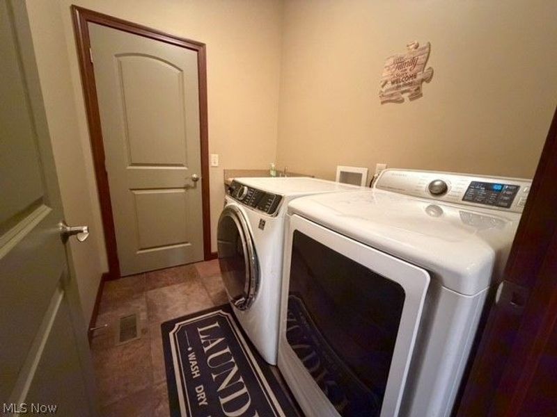 611 Parkdale Drive, Dover, OH 44622 Photo 24