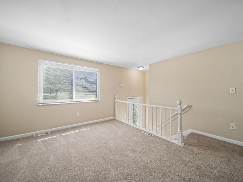 5220 Refugee Road , Columbus, OH 43232 Photo 9